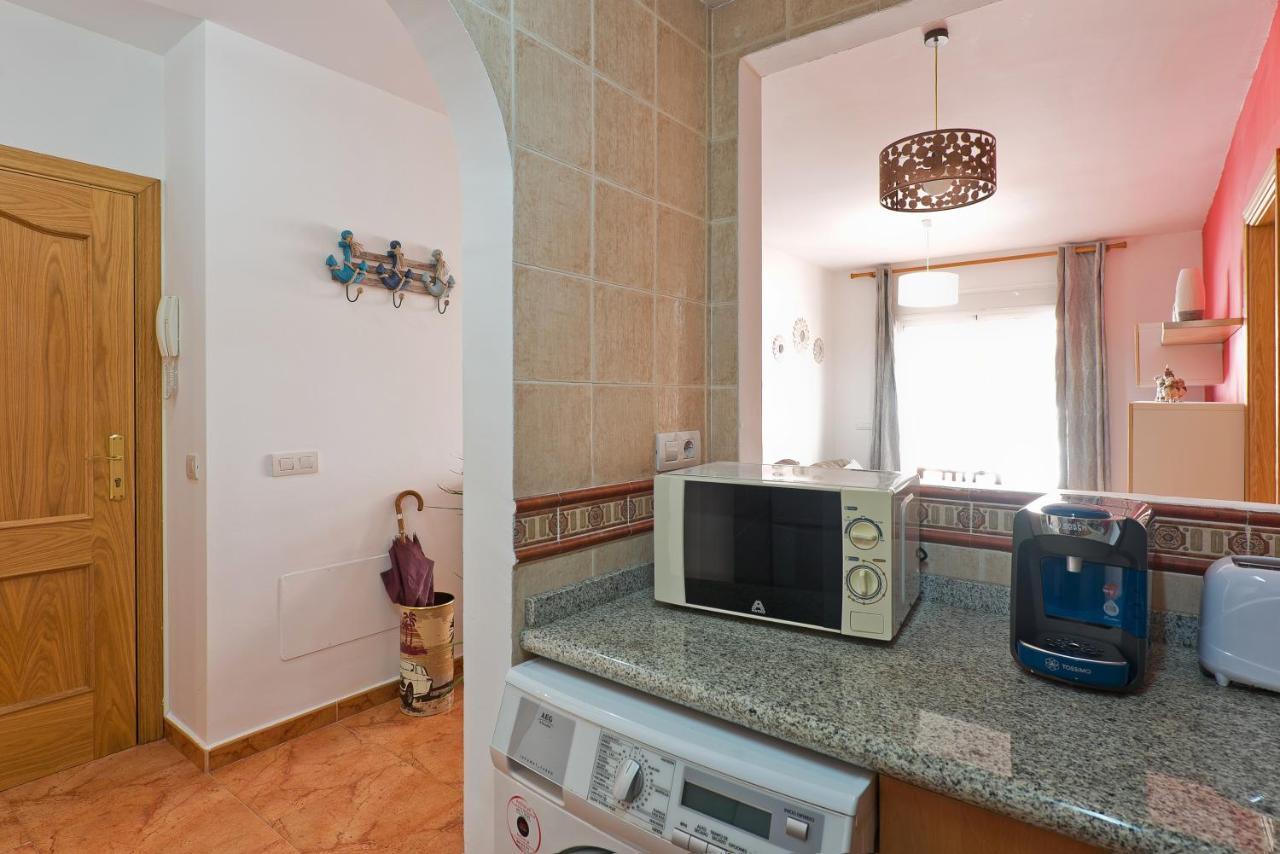 Relaxing Beach Apartment In Fuengirola Parking Exterior photo