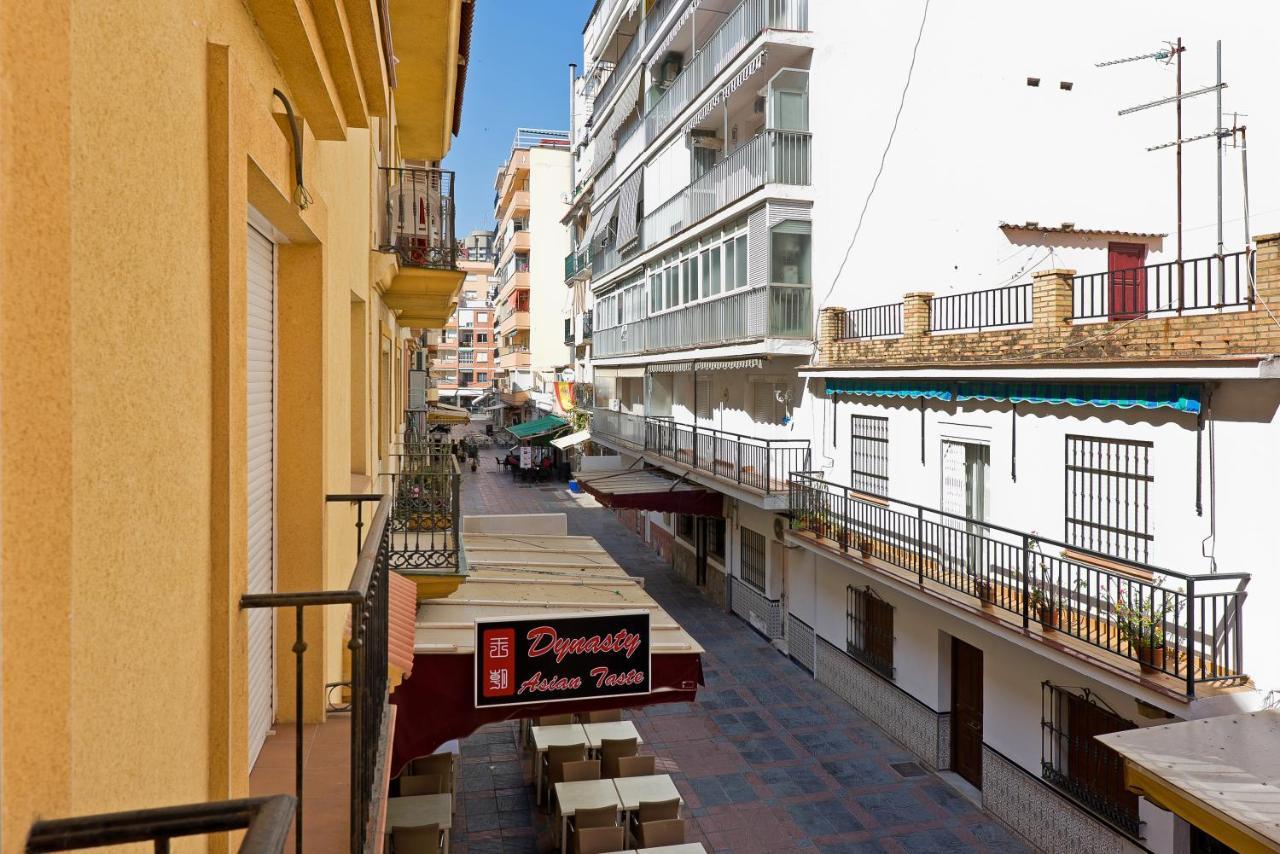 Relaxing Beach Apartment In Fuengirola Parking Exterior photo