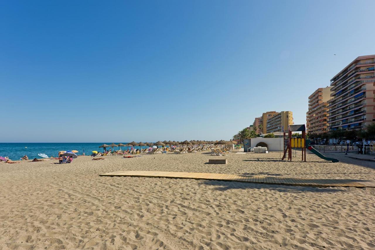 Relaxing Beach Apartment In Fuengirola Parking Exterior photo